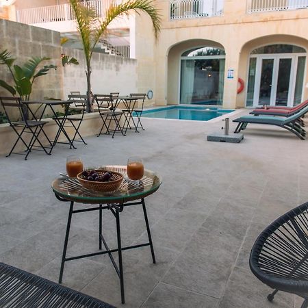 The Carob Tree Bed & Breakfast วิกตอเรีย ภายนอก รูปภาพ