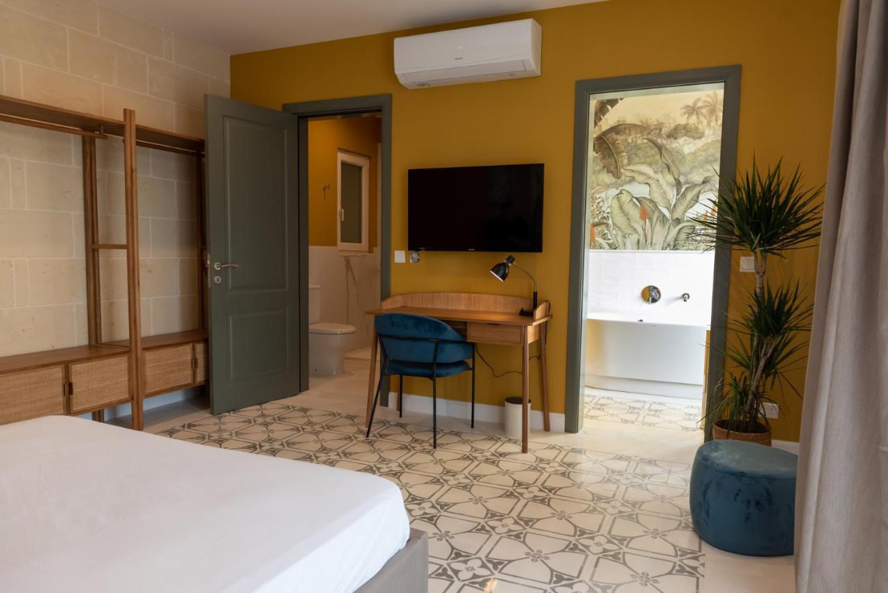 The Carob Tree Bed & Breakfast วิกตอเรีย ภายนอก รูปภาพ