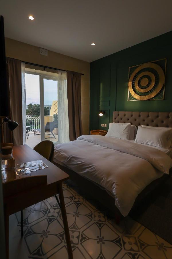 The Carob Tree Bed & Breakfast วิกตอเรีย ภายนอก รูปภาพ