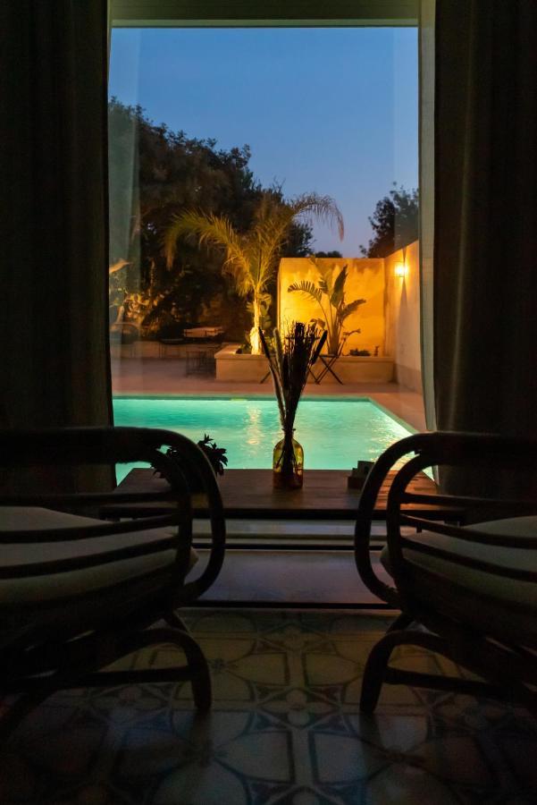 The Carob Tree Bed & Breakfast วิกตอเรีย ภายนอก รูปภาพ