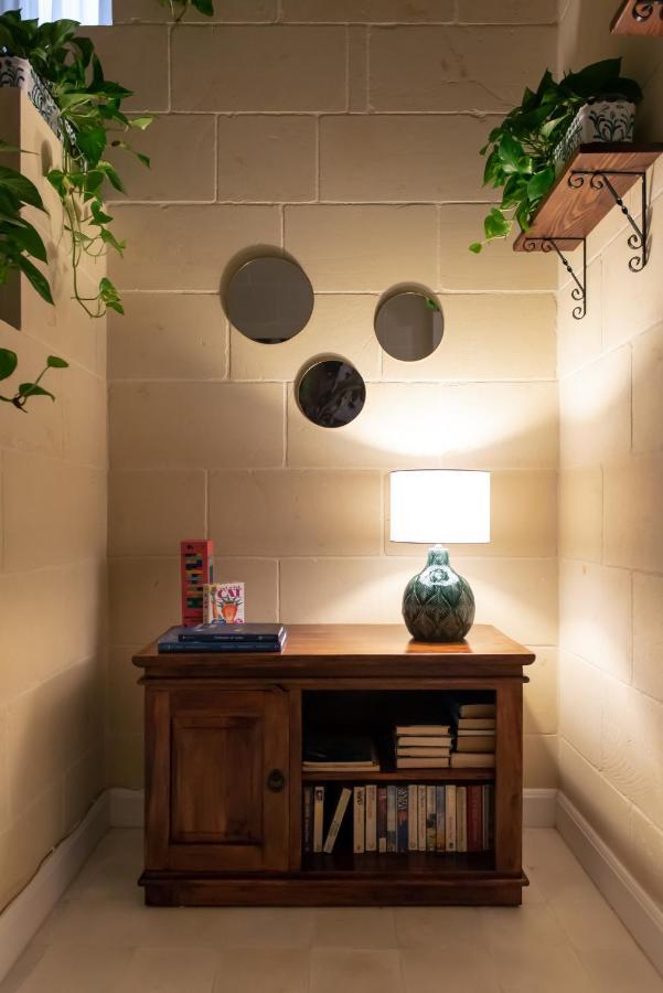 The Carob Tree Bed & Breakfast วิกตอเรีย ภายนอก รูปภาพ
