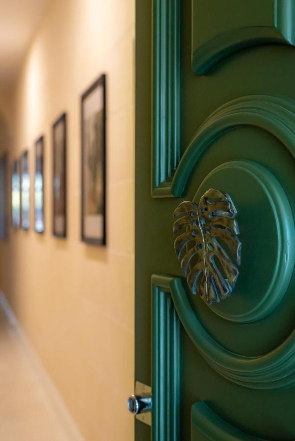 The Carob Tree Bed & Breakfast วิกตอเรีย ภายนอก รูปภาพ